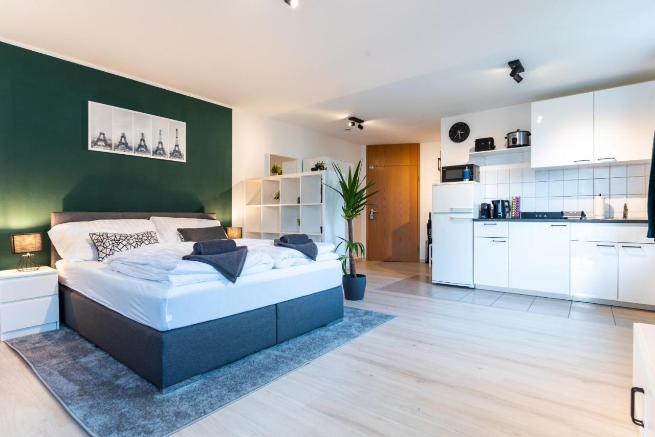 Mercedes I Stuttgart I Kitchen I Home Office I Parkplatz Böblingen Exterior foto